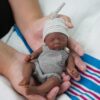 Bambola Reborn Andy Mini 18cm — Micro Preemie Full Body Silicone Maschietto Pelle Scura Afro