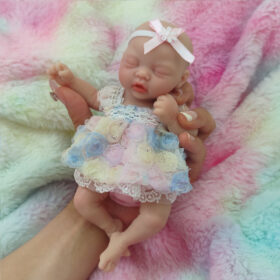 Bambola Reborn Aria Mini 18cm — Sleeping Newborn Full Body Silicone Alimentare Femminuccia Occhi Chiusi