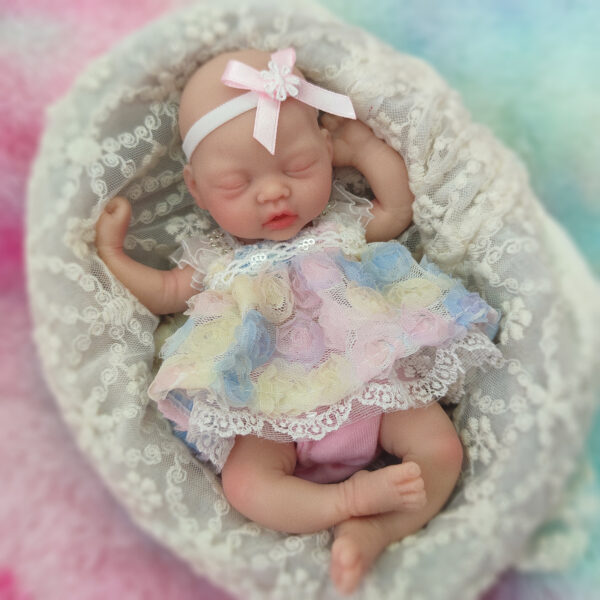 Bambola Reborn Aria Mini 18cm — Sleeping Newborn Full Body Silicone Alimentare Femminuccia Occhi Chiusi — immagine 6 Bambola Reborn Aria Mini 18cm — Sleeping Newborn Full Body Silicone Alimentare Femminuccia Occhi Chiusi