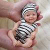Bambola Reborn Ava e Noah Mini 18cm — Micro Preemie Silicone Full Body Sorridenti, Scegli Femminuccia o Maschietto — immagine 1 Bambola Reborn Ava e Noah Mini 18cm — Micro Preemie Silicone Full Body Sorridenti, Scegli Femminuccia o Maschietto