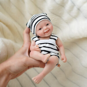 Bambola Reborn Ava e Noah Mini 18cm — Micro Preemie Silicone Full Body Sorridenti, Scegli Femminuccia o Maschietto dettaglio
