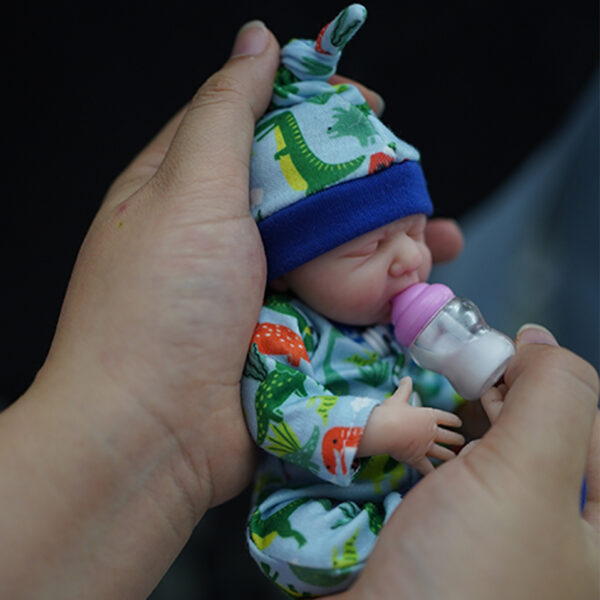 Bambola Reborn Lan Mini 18cm — Micro Preemie Full Body Silicone Maschietto Espressione Angry — immagine 1 Bambola Reborn Lan Mini 18cm — Micro Preemie Full Body Silicone Maschietto Espressione Angry