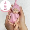 Bambola Reborn Lily Mini 15cm — Genesis Hand-Painted Artist Edition Femminuccia 4 Combinazioni Occhi e Vestito — immagine 3 Bambola Reborn Lily Mini 15cm — Genesis Hand-Painted Artist Edition Femminuccia 4 Combinazioni Occhi e Vestito