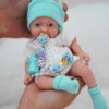 Bambola Reborn Stella Mini 18cm — Micro Preemie Full Body Silicone Femminuccia Sguardo Sveglio — immagine 1 Bambola Reborn Stella Mini 18cm — Micro Preemie Full Body Silicone Femminuccia Sguardo Sveglio