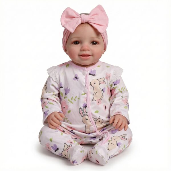 Bambola Reborn Emma 48cm Saskai vista principale con vestitino