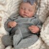 Bambole Reborn Femmine Rosa 1 Bambola Reborn Rosa 49 cm addormentata con body grigio costine e fascia fiocco