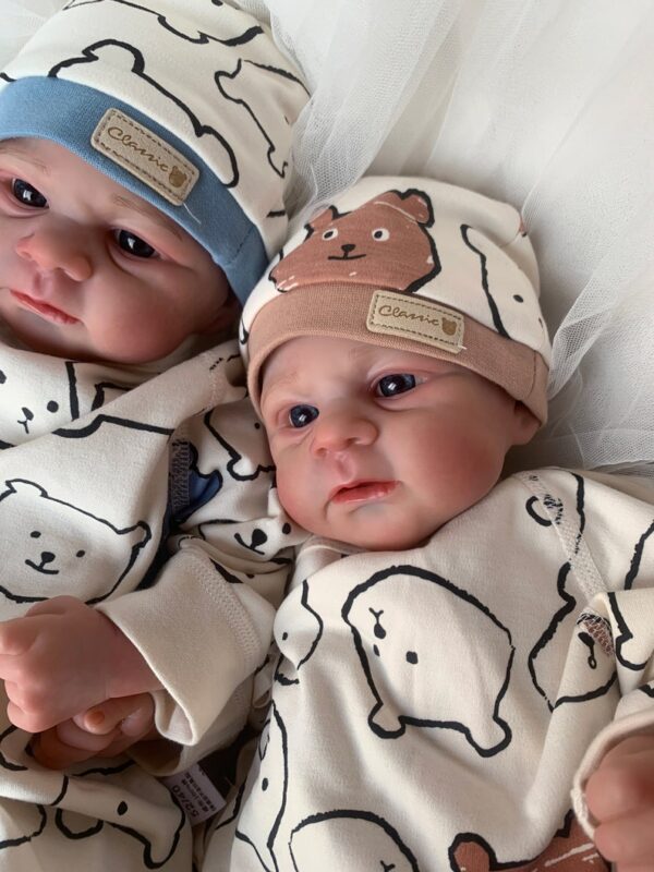 Bambole Reborn Gemelli Ana e Luigi 4 Bambole Reborn Gemelli Ana e Luigi — Coppia Awake 49cm con Occhi Azzurri e Marroni