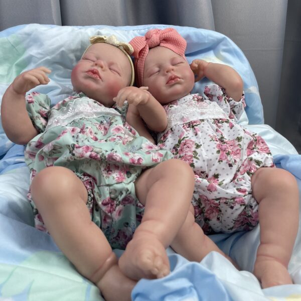 Bambole Reborn Gemelli Martina e Adriano 6 Bambole Reborn Gemelle Martina e Adriana — Due Sorelline Dormienti 50cm, Vinile Bagnabile, Ciglia Vere