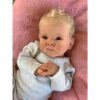 Bambola Reborn Antonio primo piano viso biondo platino