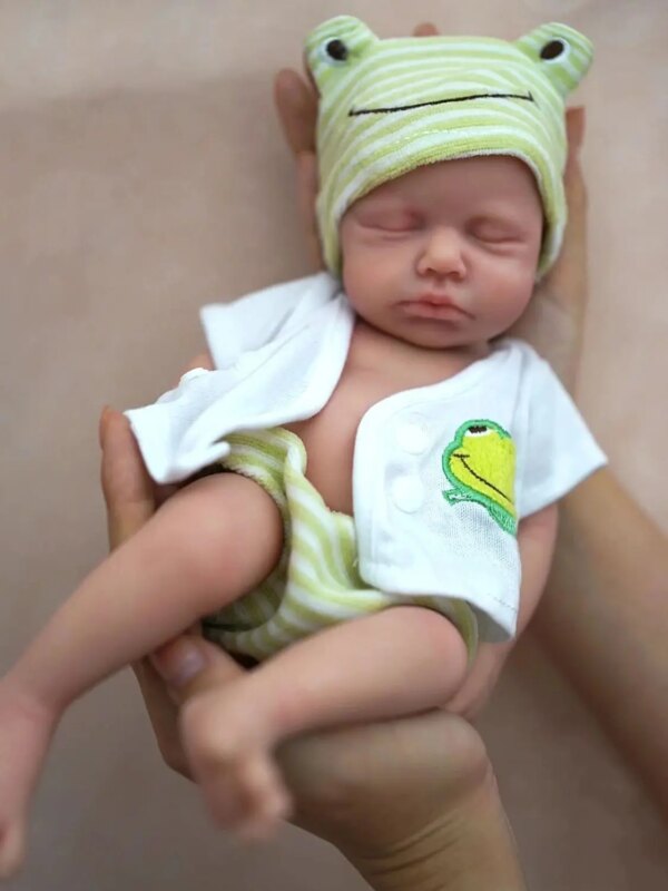 Bambole Reborn Maschio Diego 1 Bambola Reborn Diego micro preemie 30cm tenuto in mano viso ravvicinato