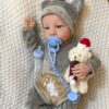 Bambole Reborn Maschio Francesco 5 Bambola Reborn Francesco profilo con peluche orsetto e ciuccio