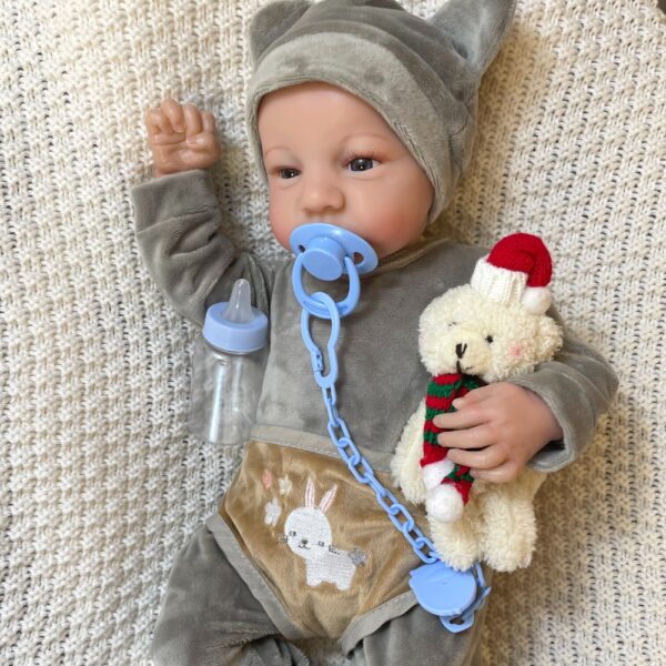 Bambole Reborn Maschio Francesco 5 Bambola Reborn Francesco profilo con peluche orsetto e ciuccio