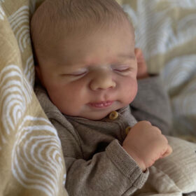 Bambola Reborn Francesco 49cm — Maschio Dormiente con Pelle 3D Multi-Strato e Vene Visibili